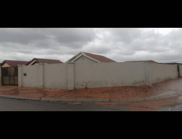 3 BEDROOM HOUSE FOR SALE IN PROTEA GLEN